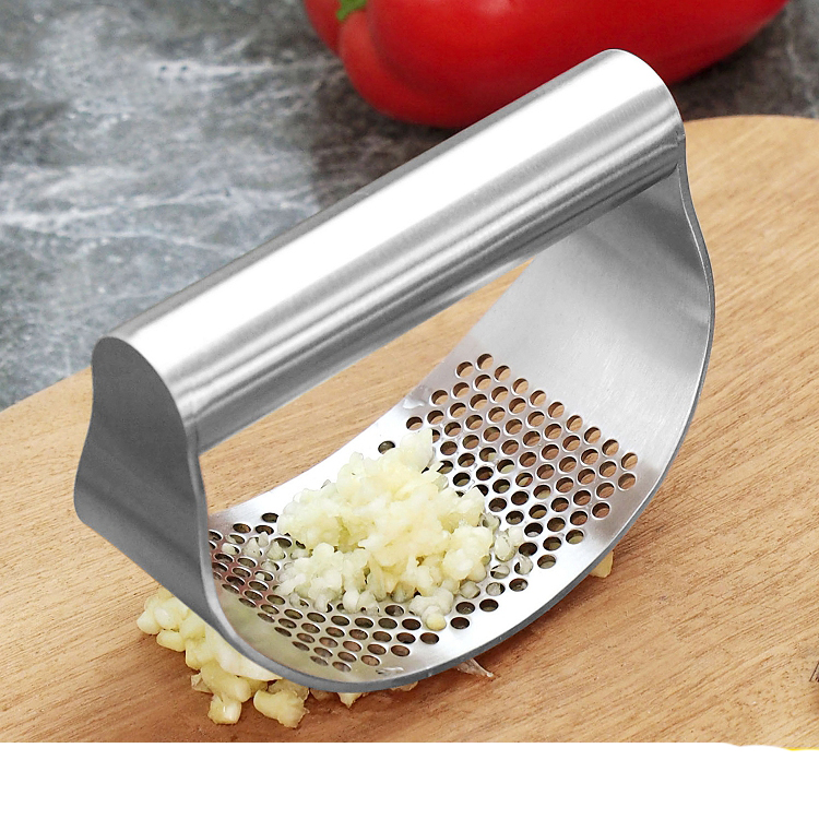 Food grade mini stainless steel garlic press Circular hand-held garlic press Manual ginger and garlic masher